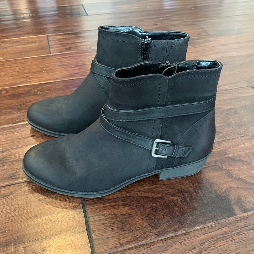 GH Bass Black Ankle Boots Size 7